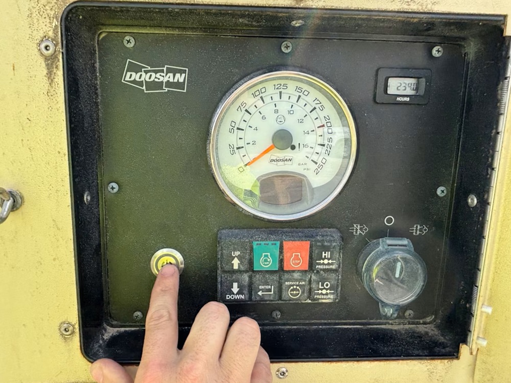 Doosan HP450VHP400 450 CFM - Image 4